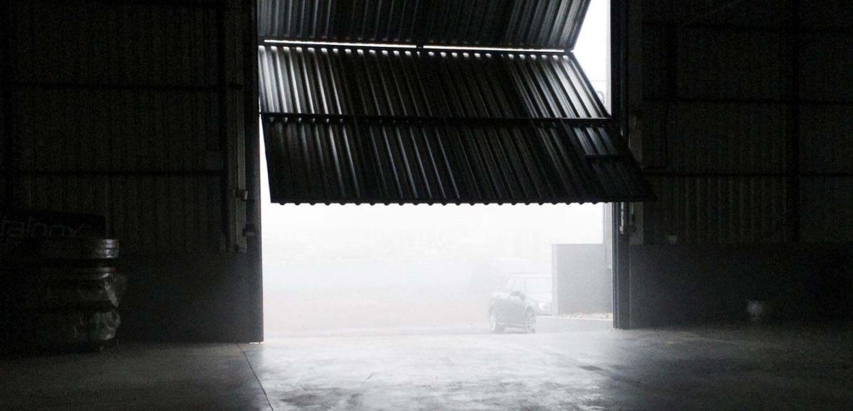 grande-porte-garage-basculante